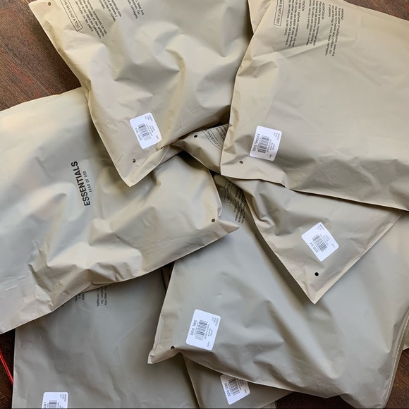 3X HP🔥 NWT Fear of God Essentials Black Sweat Shorts - Picture 5 of 5